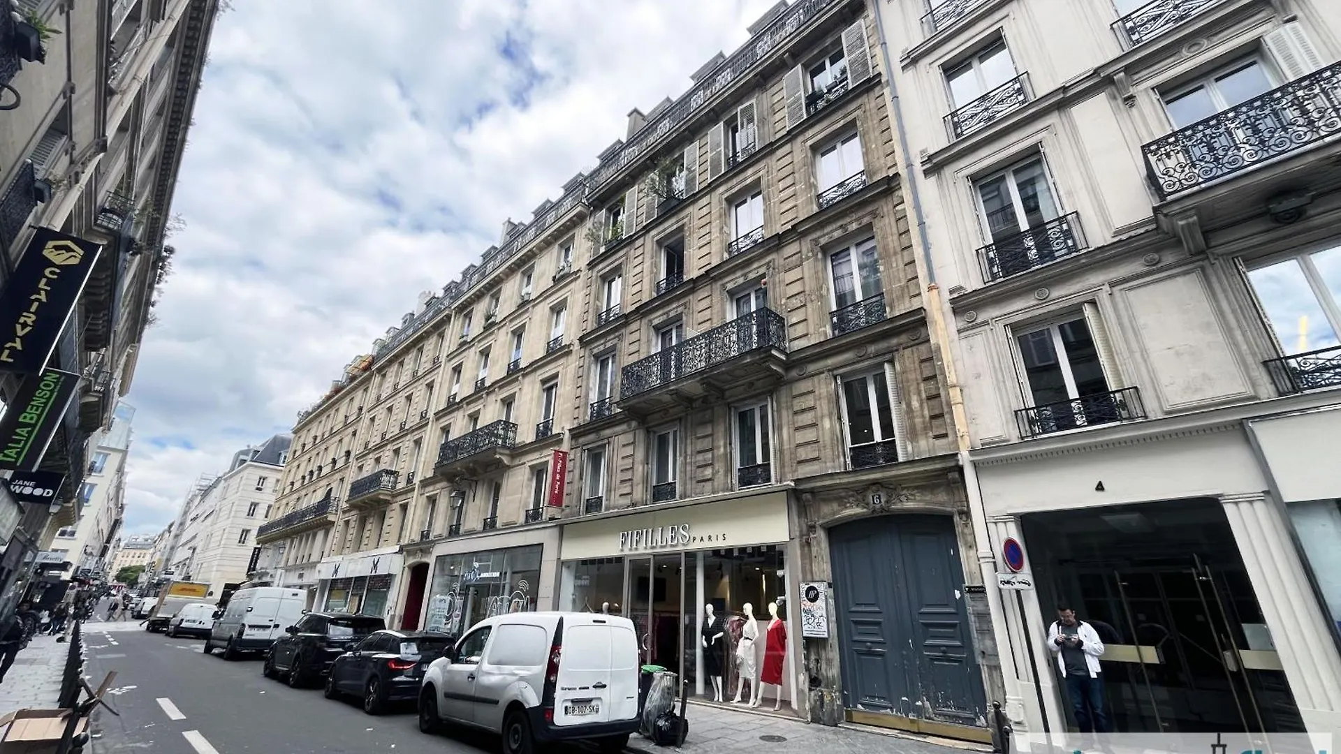 Urban Flat 24 - Charming In *